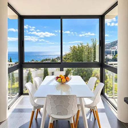 Atlantic Pearl Sea View Family Retreat In Apartment