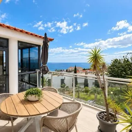 Atlantic Pearl Sea View Family Retreat In Canico (Madeira)
